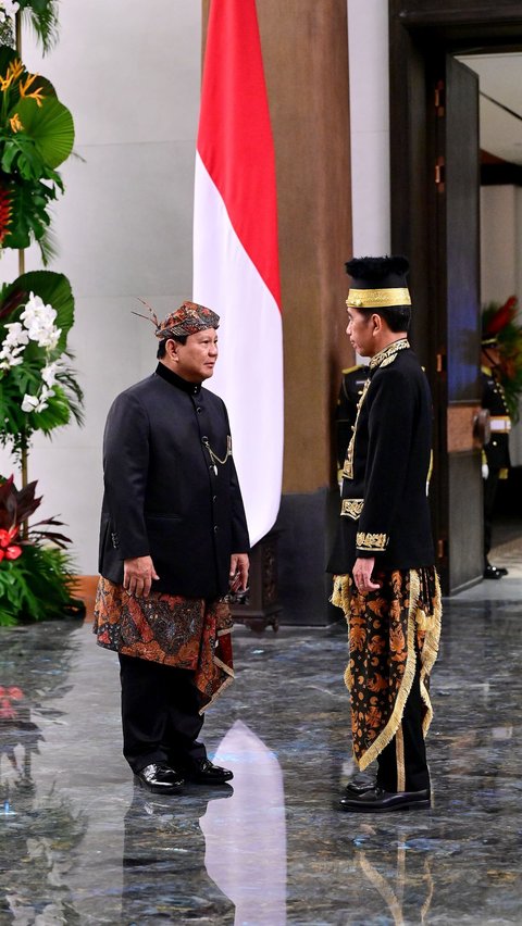 Selain itu, momen kebersamaan dan keakraban keduanya juga sudah nampak terlihat sesaat sebelum Upacara Detik-Detik Proklamasi Kemerdekaan RI dimulai. Foto: BPMI Setpres