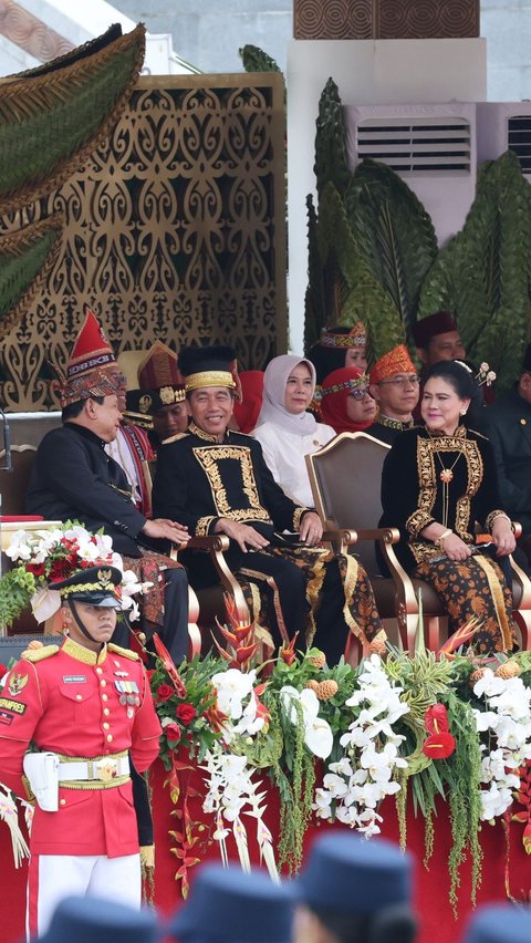 Change Costume, Jokowi Wears Banjar Traditional Clothes at the 79th RI Independence Day Flag Lowering Ceremony