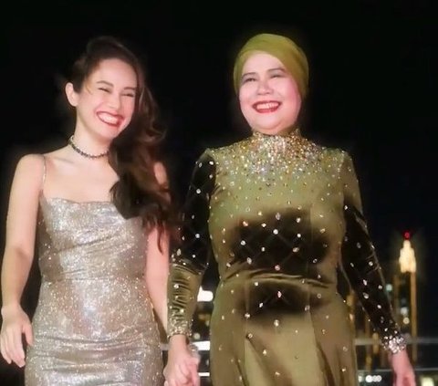 Potret Dewi Yull dan Menantu yang Akrab Banget Bak Bestie, Dipuji Mertua Idaman