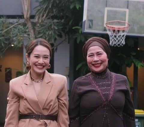 Potret Dewi Yull dan Menantu yang Akrab Banget Bak Bestie, Dipuji Mertua Idaman