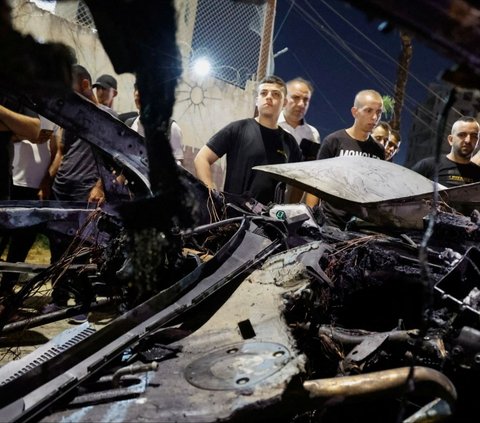 FOTO: Serangan Udara Israel Sasar Mobil Melintas di Jalan Raya Jenin Tepi Barat, Bunuh Dua Anggota Senior Hamas