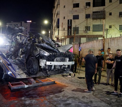 FOTO: Serangan Udara Israel Sasar Mobil Melintas di Jalan Raya Jenin Tepi Barat, Bunuh Dua Anggota Senior Hamas