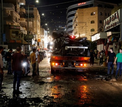 FOTO: Serangan Udara Israel Sasar Mobil Melintas di Jalan Raya Jenin Tepi Barat, Bunuh Dua Anggota Senior Hamas