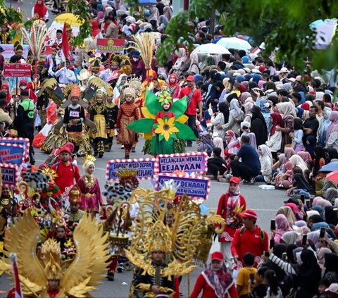 FOTO: Potret Warna-Warni Semarak Perayaan Hari Kemerdekaan RI ke-79 di Sejumlah Daerah di Indonesia