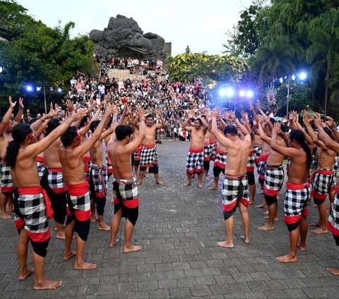 FOTO: Potret Warna-Warni Semarak Perayaan Hari Kemerdekaan RI ke-79 di Sejumlah Daerah di Indonesia