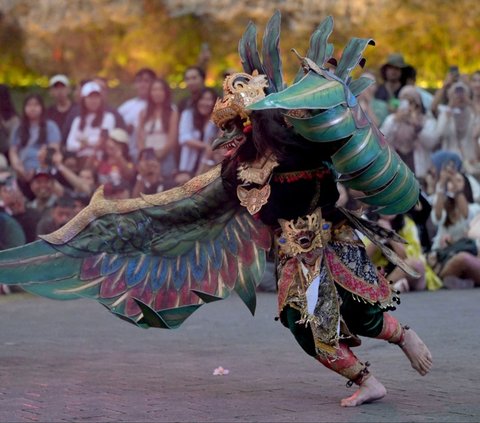 FOTO: Potret Warna-Warni Semarak Perayaan Hari Kemerdekaan RI ke-79 di Sejumlah Daerah di Indonesia