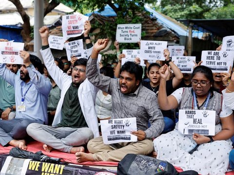 FOTO: Kacau Balau Layanan Rumah Sakit di India, Jutaan Tenaga Kesehatan Mogok Kerja Massal Usai Kasus Pemerkosaan Dokter Magang di Kolkata