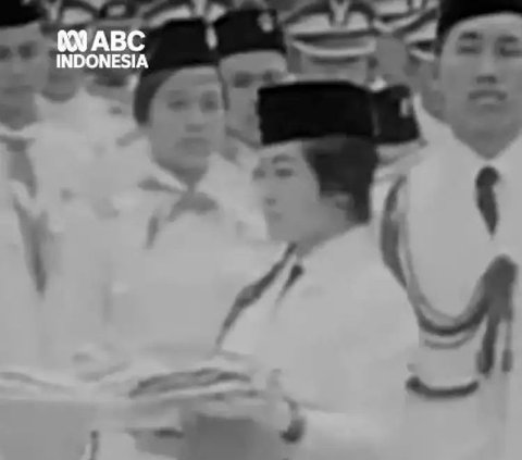 Old Portrait of Megawati as a Paskibraka Member, Captivating with Her Beautiful Features