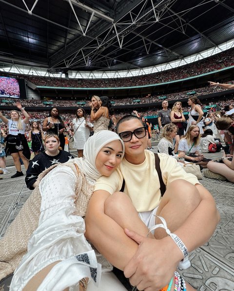 So Sweet Banget, ini Foto-foto Citra Kirana dan Rezky Aditya Nonton Taylor Swift di Inggris