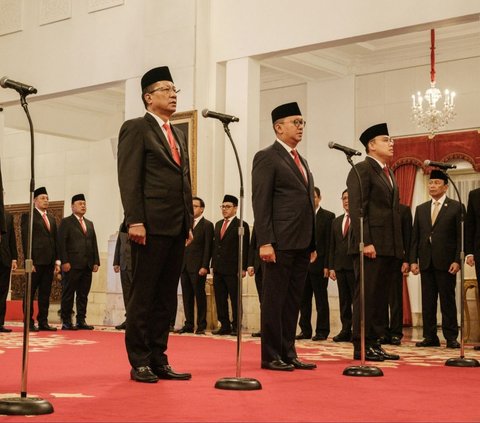 FOTO: Detik-Detik Presiden Jokowi Melantik Bahlil Lahadalia hingga Rosan Roeslani Jadi Menteri Baru di Istana Negara