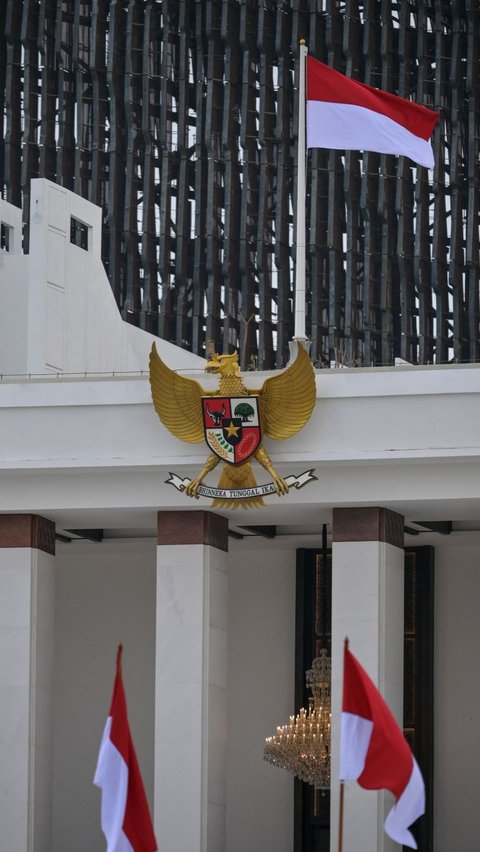 Desain ini berfungsi sebagai jalur sirkulasi angin, memastikan suhu udara di dalam istana tetap sejuk dan nyaman. Foto: BAY ISMOYO / AFP