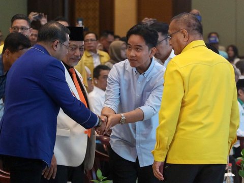 FOTO: Penampakan Kedekatan Gibran Duduk Bareng dengan Ridwan Kamil dan Suswono saat Deklarasi Pasangan Pilgub DKI Jakarta