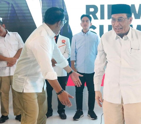 FOTO: Penampakan Kedekatan Gibran Duduk Bareng dengan Ridwan Kamil dan Suswono saat Deklarasi Pasangan Pilgub DKI Jakarta