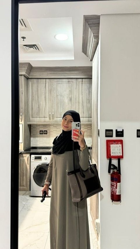 The new appearance of Awkarin has garnered a lot of praise from netizens. In fact, many believe that Awkarin looks more beautiful when wearing a hijab.