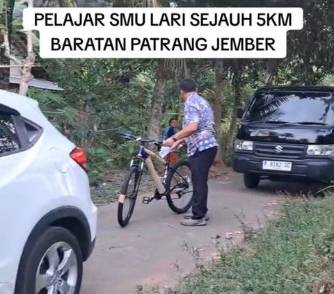 Inilah sepeda pemberian bupati Jember dan jajarannya untuk Alif.