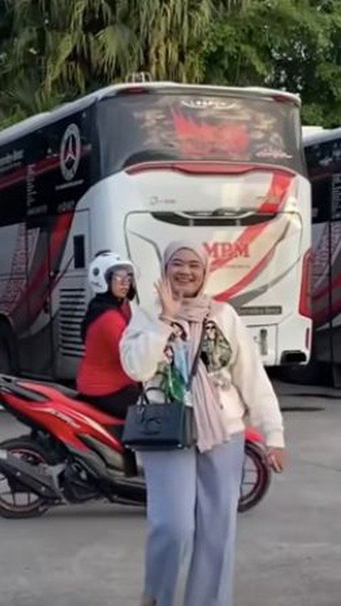 Tajir Melintir Wanita Bos PO Bus MPM, Sore-Sore Turun Gunung Sidak Terminal Cek Kendaraan<br>