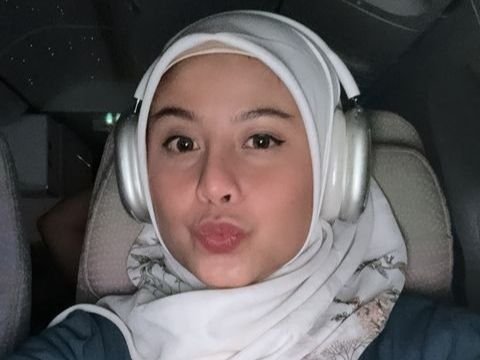 Auranya Bikin Adem! Potret Awkarin saat Umrah di Tanah Suci, Tampil Mengenakan Hijab Beda Banget & Bikin Pangling