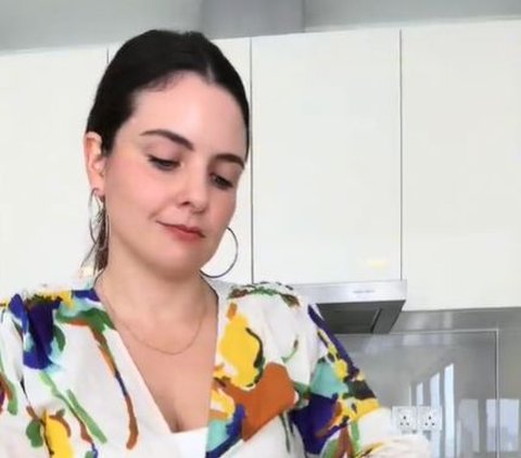 Australian Foreigner Uploads Video on TikTok Cooking Spaghetti with Petai, Comment Section Flooded by Malay Residents