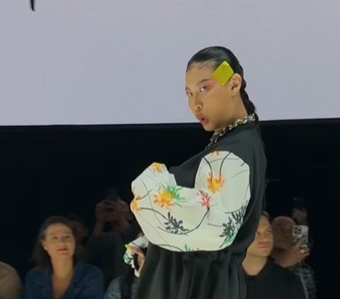 Pregnant Mother Slays on the Catwalk, Energetic Action of Patricia Gouw as a Model While Expecting