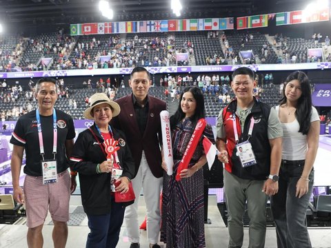 8 Potret Annisa Pohan Beri Dukungan untuk Atlet Indonesia yang Bertanding di Olimpiade Paris, Penampilannya Bikin Salfok