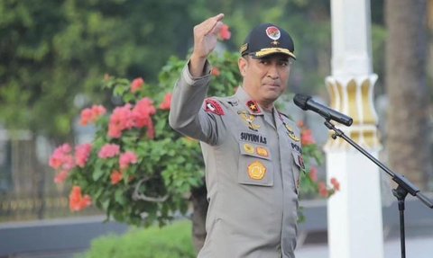 Momen Jenderal Bintang Dua Polri 'Geruduk' Warung Tenda Nasi Goreng, Gayanya jadi Sorotan