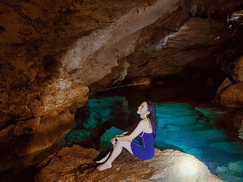 10 Momen Menantang Prilly Latuconsina Freedive di Gua, Ternyata Pemandangannya Indah Banget