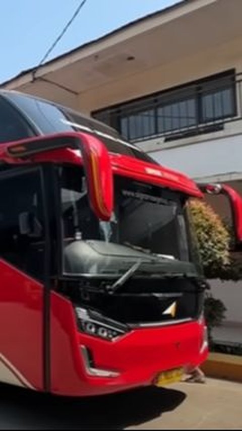 Ingin Ketemu dengan Sopir Bus Cantik PO Agra Mas, Liena Ozora Ini Rutenya Karawang-Palembang