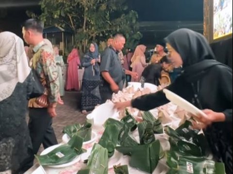 Viral Luxury Wedding in Gresik like a People's Party, Guests Receive Souvenir Packages of Basic Necessities and Free Umrah