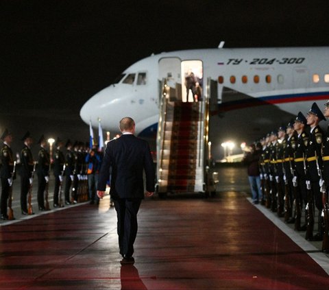 FOTO: Momen Pertukaran Tahanan Rusia dan Amerika Serikat Terbesar dalam Sejarah