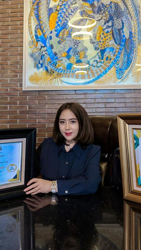 Selain bisnis kosmetik, ia juga mengembangkan bisnis di bidang lain seperti fashion, keuangan, hingga kesehatan. Tak heran jika Maharani dijuluki sebagai crazy rich Bali.