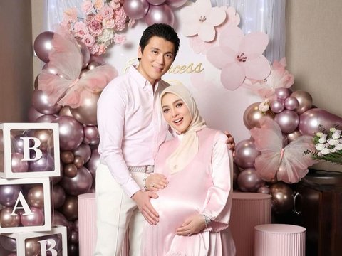 Potret Syahrini Bagikan Foto Bayi Perempuannya yang Baru Lahir: Welcome To The World Our Precious Princess 'R'