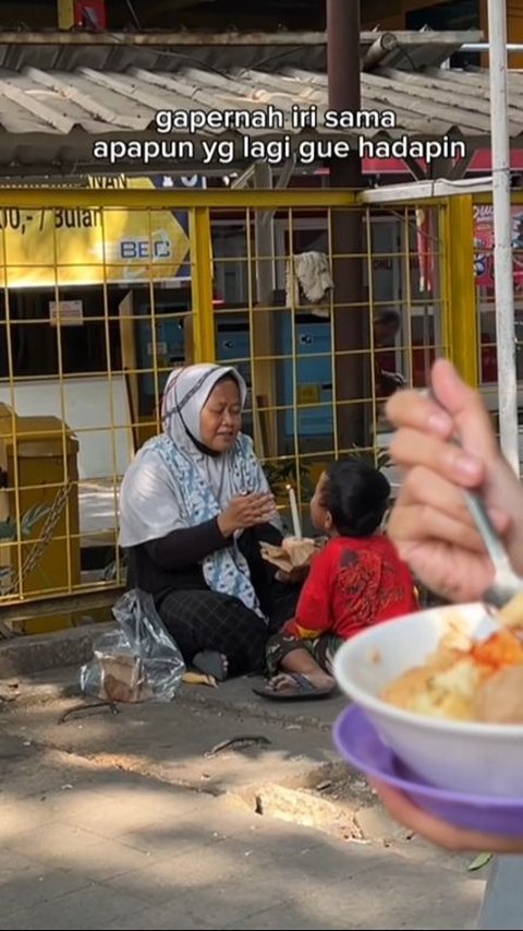 Meski Sederhana, 'Momen Mahal' Ibu Rayakan Ulang Tahun Anak Ini Bikin Terharu