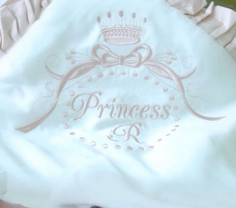 Potret Syahrini Bagikan Foto Bayi Perempuannya yang Baru Lahir: Welcome To The World Our Precious Princess 'R'