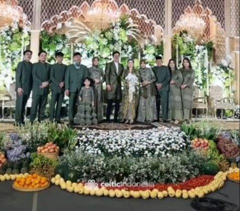 Viral! The 'Crazy Rich Gresik' Wedding with a People's Party Concept Similar to a Culinary Festival, Souvenirs Make Invitations Excited