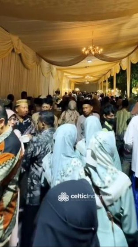 Viral! The 'Crazy Rich Gresik' Wedding with a People's Party Concept Similar to a Culinary Festival, Souvenirs Make Invitations Excited