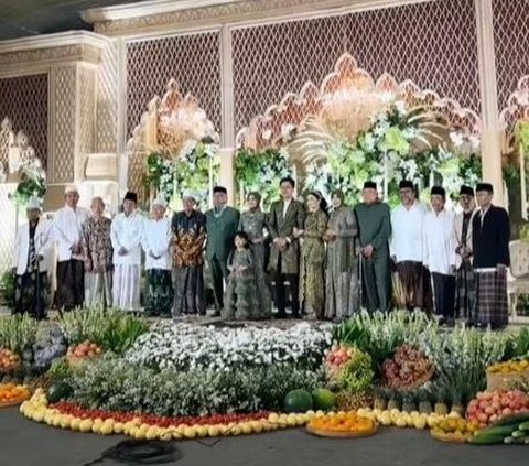 Viral! The 'Crazy Rich Gresik' Wedding with a People's Party Concept Similar to a Culinary Festival, Souvenirs Make Invitations Excited