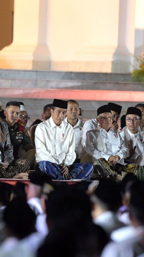 Momen Jokowi Senyum Diberi Nama Ketua MUI 'Muhammad', Kapolri Tepuk Tangan