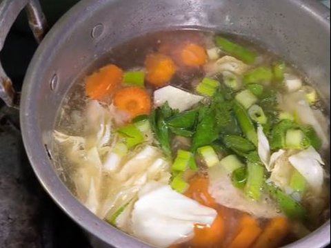 Causing a Stir Among Netizens, Woman Shares Cooking Moment with a Budget of Rp2 Thousand, Here’s the Menu