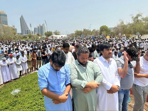 FOTO: Umat Muslim Qatar Salat Jenazah Pemimpin Hamas Ismail Haniyeh di Masjid Imam Muhammad bin Abdul Wahhab