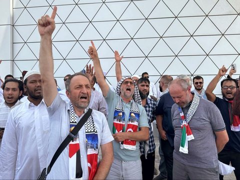 FOTO: Umat Muslim Qatar Salat Jenazah Pemimpin Hamas Ismail Haniyeh di Masjid Imam Muhammad bin Abdul Wahhab