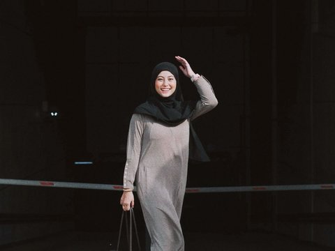 Tampil Berhijab, ini Deretan Foto-foto Awkarin saat di Dubai yang Mencuri Perhatian