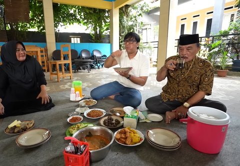 Dimasakin Ikan Pecak Khas Betawi, Andre Taulany Begitu Lahap Makannya di Rumah Haji Bolot