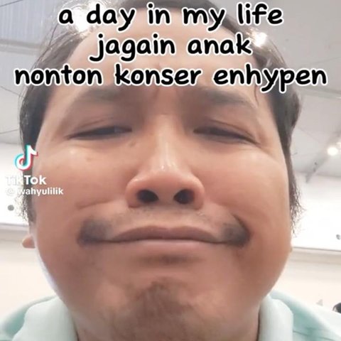 Viral Seorang Ayah Temani Anaknya Nonton Konser K-Pop, Aksinya Curi Perhatian Warganet