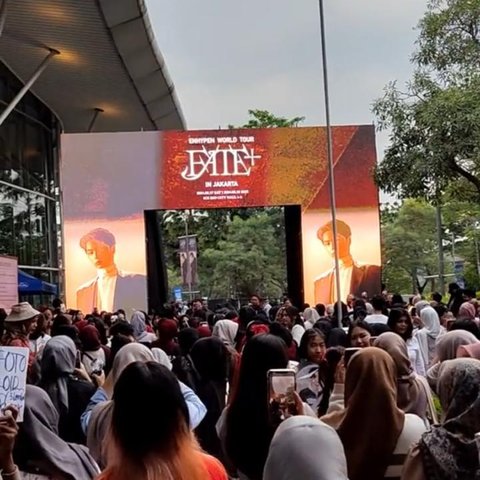 Viral Seorang Ayah Temani Anaknya Nonton Konser K-Pop, Aksinya Curi Perhatian Warganet