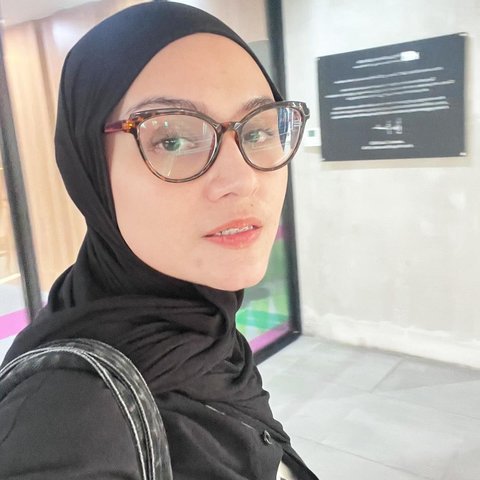 Intip Profil Zee Zee Shahab, Artis yang Kini Jadi Istri Dirjen IKP Komenkominfo