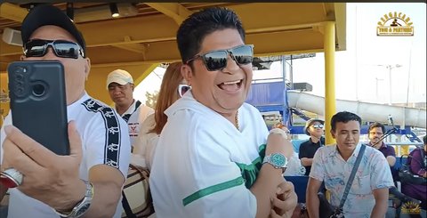 Tersenyum & Bahagia saat Pegi Setiwan dan Rombongan Refreshing Naik Kapal Pesiar Bounty Cruises