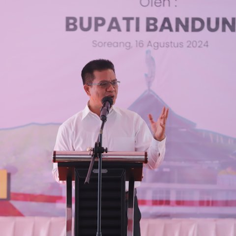 Bupati Bandung Dadang Supriatna