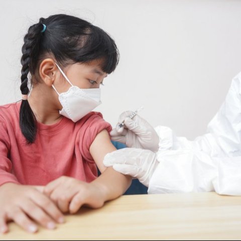 Risiko yang muncul dari hal ini adalah munculnya Kejadian Luar Biasa (KLB) penyakit menular yang sebenarnya bisa dicegah.