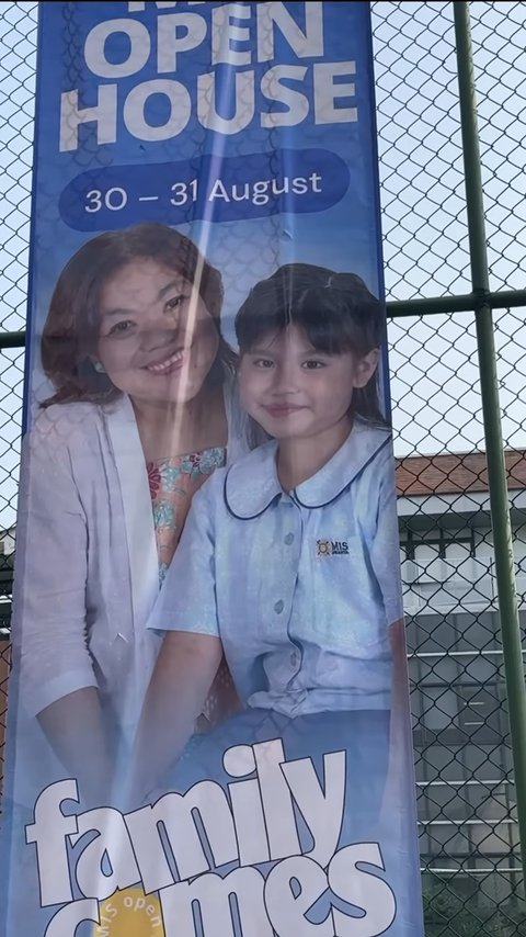 Potret Ibnu Jamil Antar Yaya ke Sekolah