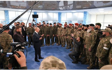Putin Cek Pasukan Chechnya buat Serang Ukraina